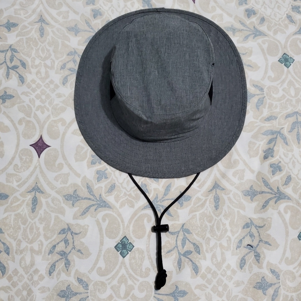 Swiss Tech Sun Hat Gray Hat with Adjustable Chin Strap. New  Without Tags.